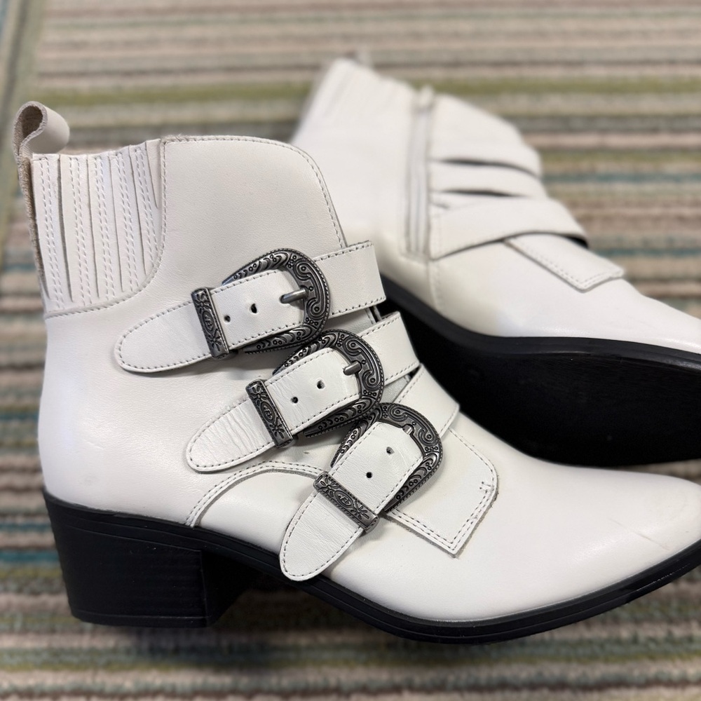Steve Madden Bark Western Buckle Booties – White – NWOT – Size 7 - Picture 9 of 16